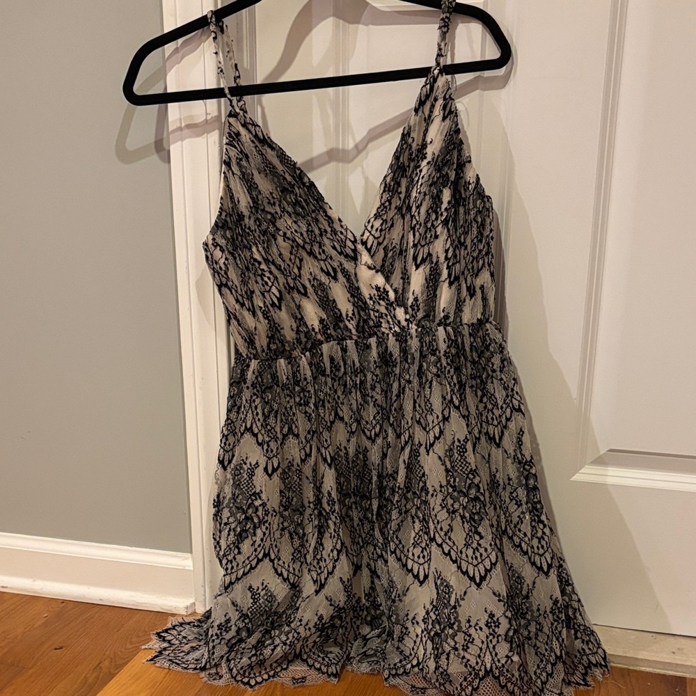 Alice + Olivia Cream Fabric Detail